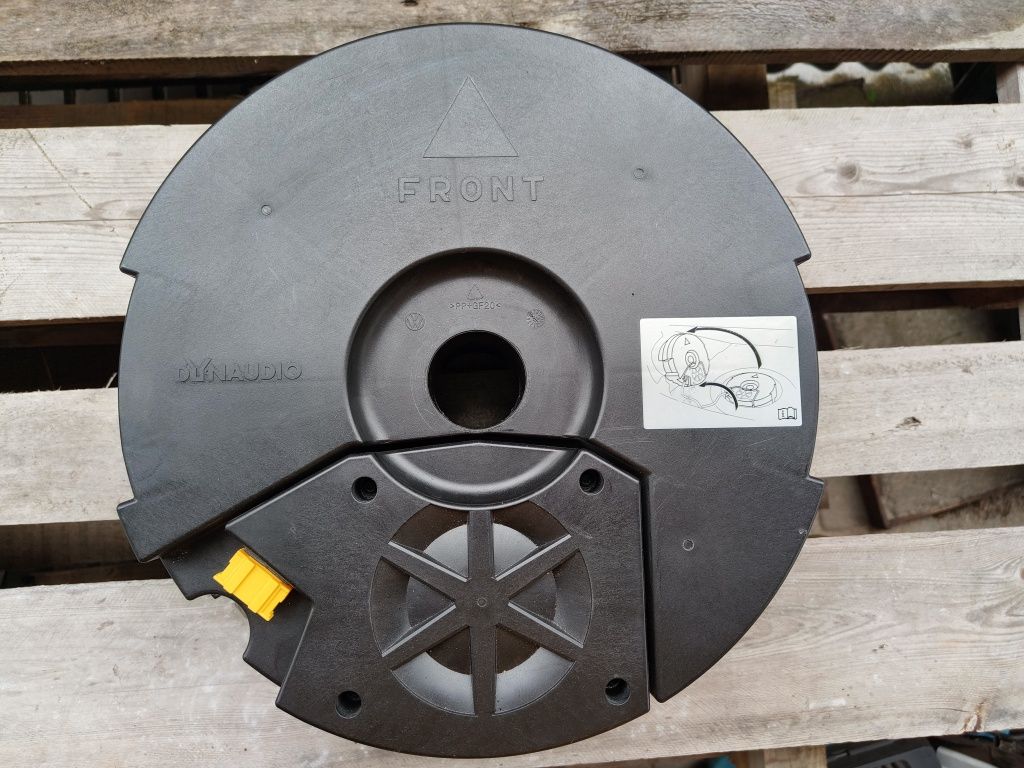 Subwoofer Passat B8 / dynaudio model 3G0035...