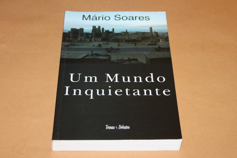 Um Mundo Inquietante de Mário Soares