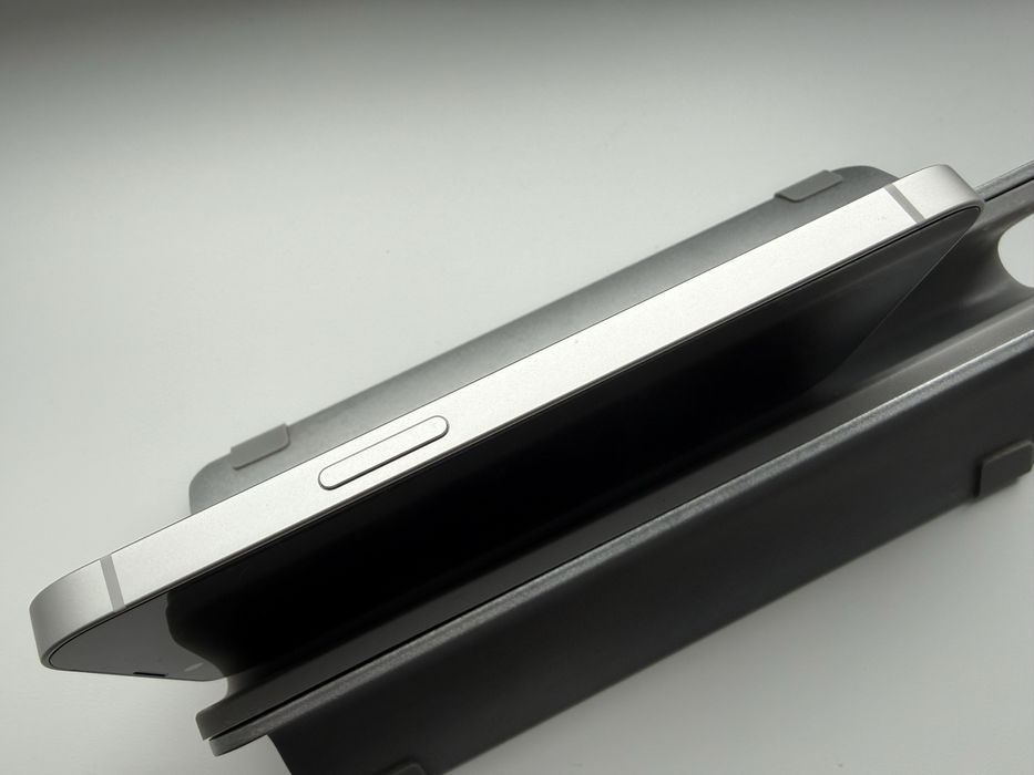 Apple iPhone 16e 128gb White Neverlock 100%