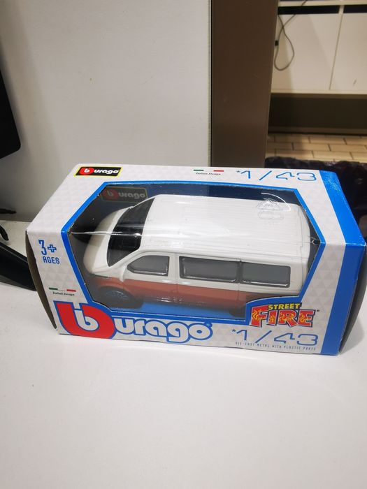 2020 Volkswagen T6.1 Transporter Burago 1/43
