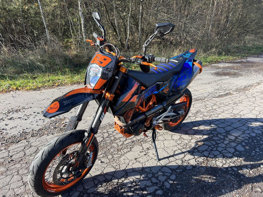 Мотоцикл KTM SMC 690 R розмитений !