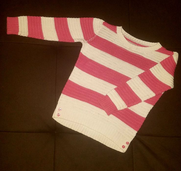 Свитер на девочку 4-5 лет. Рост 104-110 см.