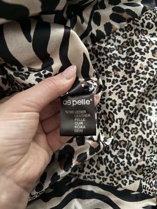 Шкіряна куртка з елементами замші