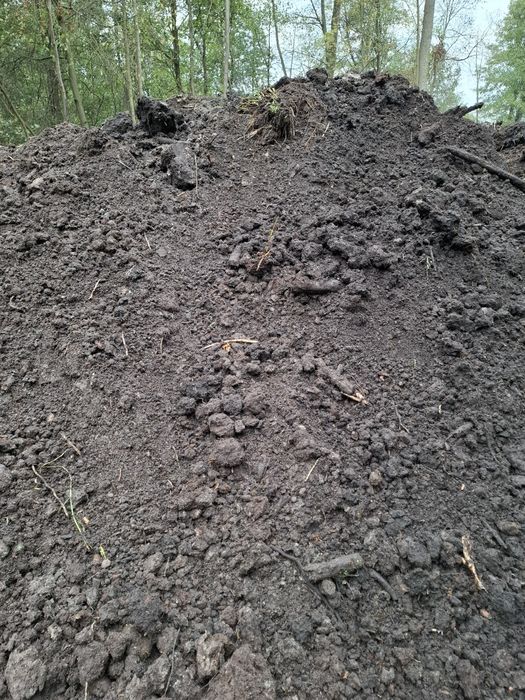 Torf czarnoziem ziemia ogrodowa