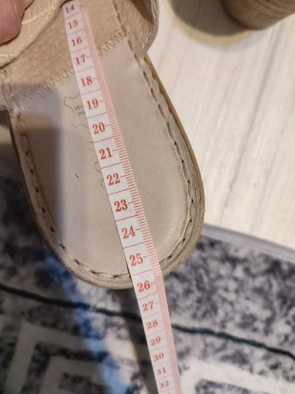 skórzane buty klapki damskie rozm. 39 firmy Lasocki, wyjątkowo lekkie