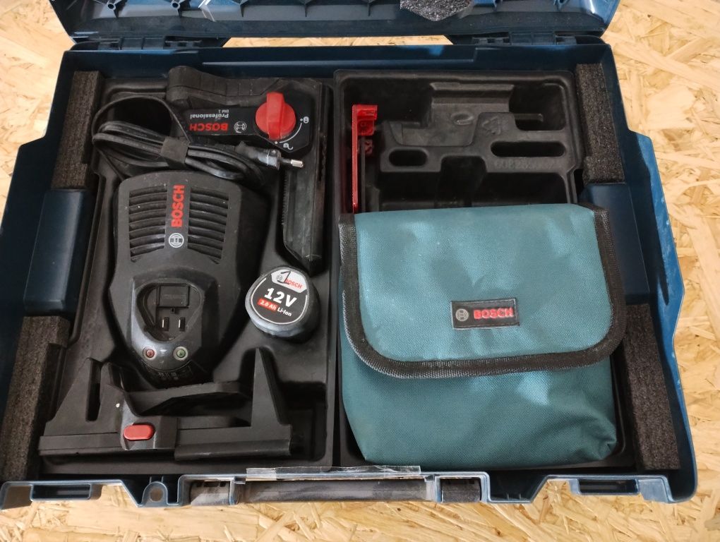 Laser BOSCH GLL 3-80 C plus duży zestaw