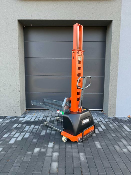 Wózek samozaładowczy paleciak elektryczny 500kg 130 cm innolift tacker