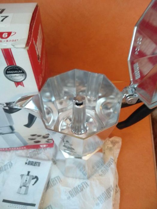 Гейзерна кофеварка Bialetti нова недорго