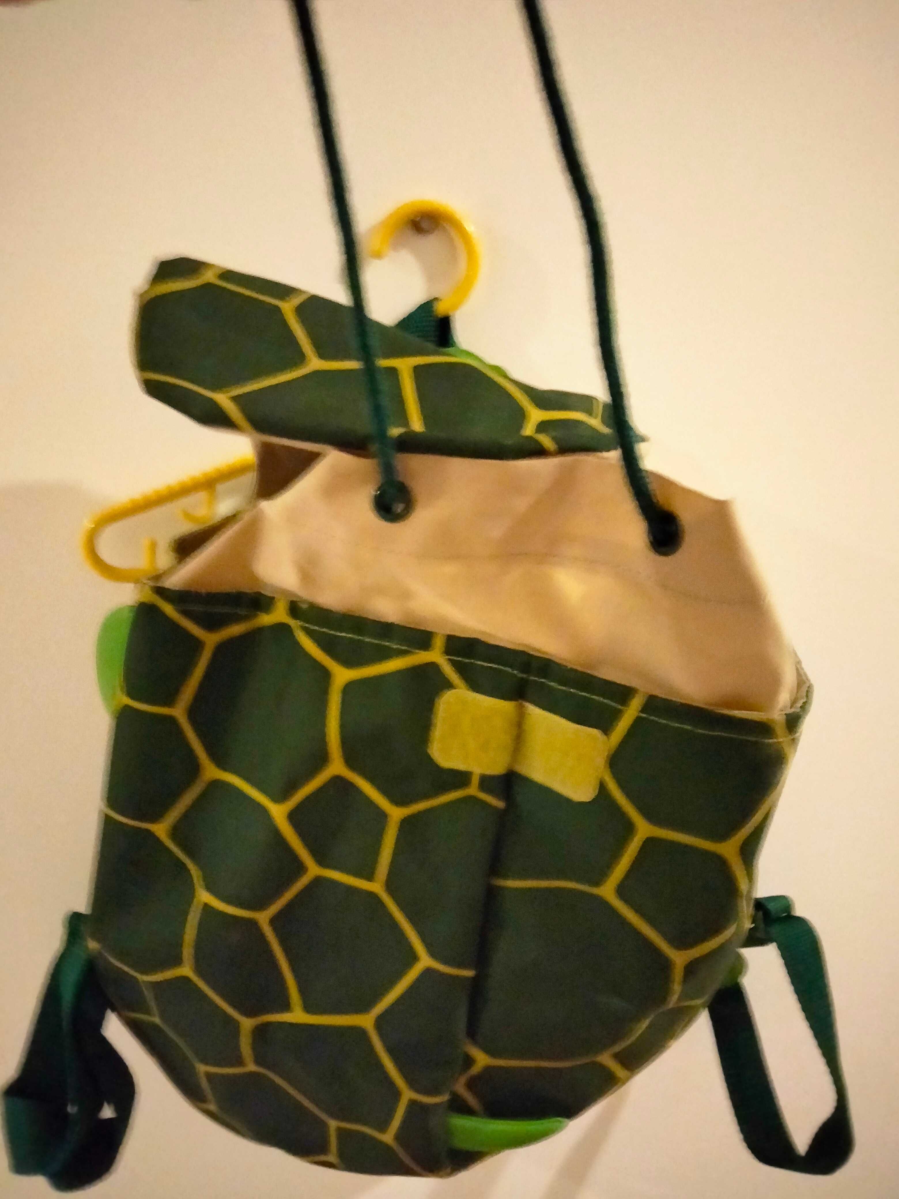 Mochila verde tartaruga