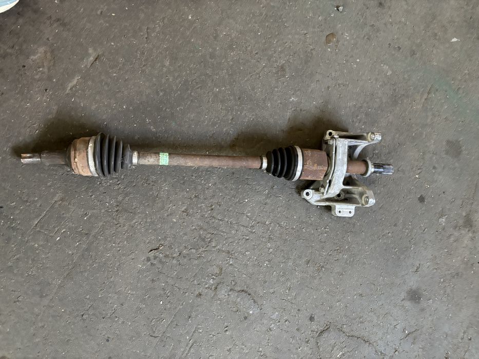 Напіввісь права Nissan Leaf 2019 полуось в доброму стані