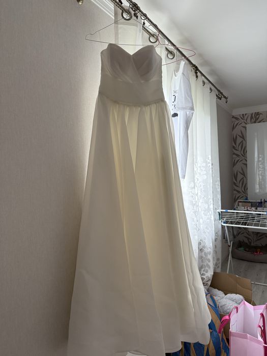 Продам весільну сукню