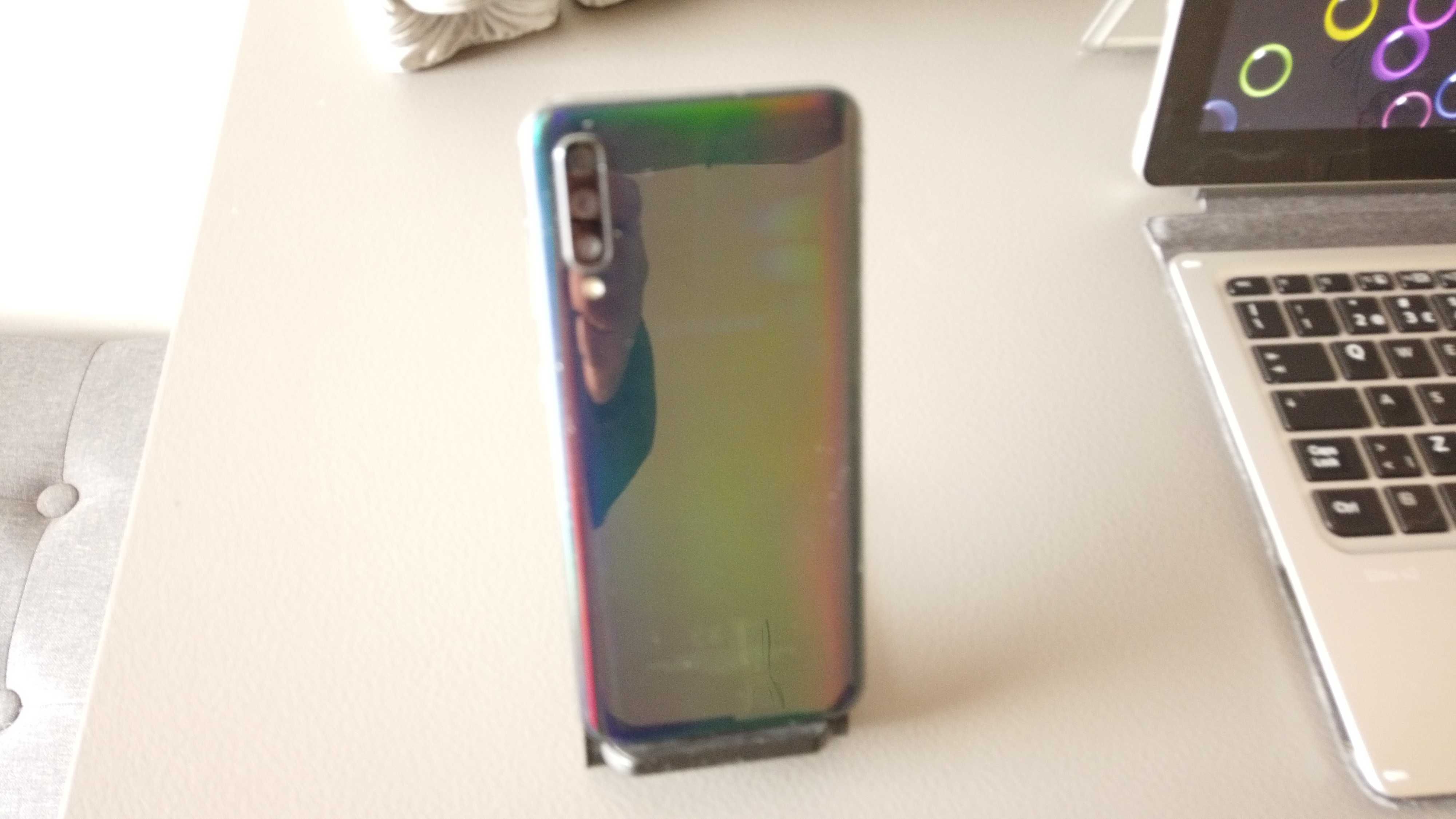 Samsung A50 com capa, desbloqueado.