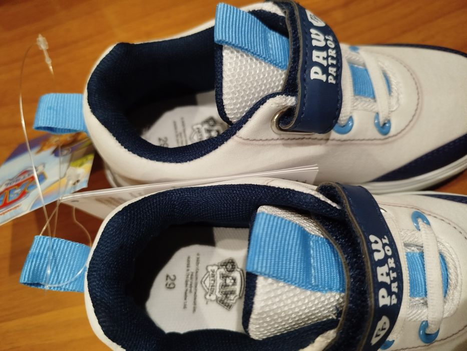 Buty sportowe Paw Patrol ze świecącą podeszwą rozmiar 29 Nowe