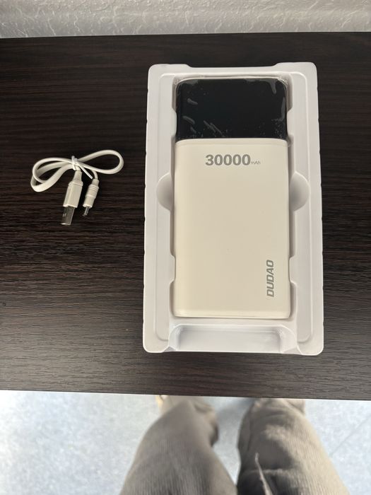Power bank різних видів.