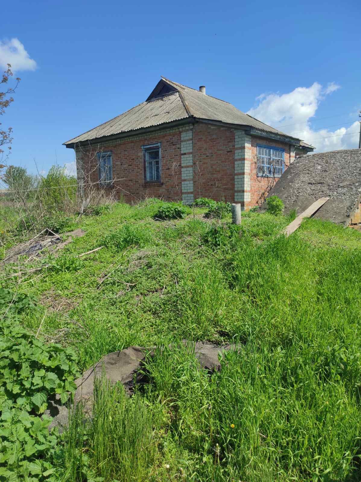 Продаю дом, Кировоградская обл. Олександрийский р-н. Село Василiвка.