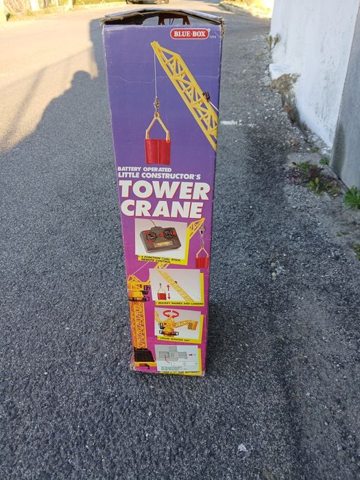 Grua de brincar realista