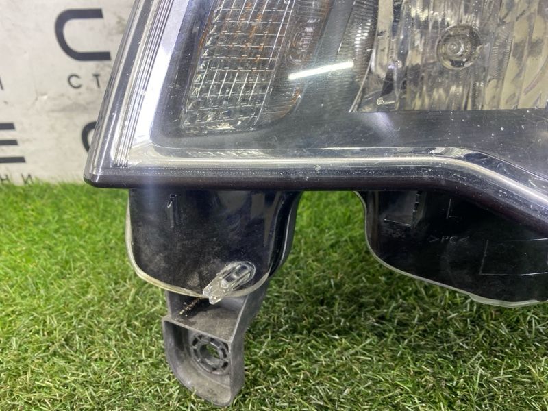 Фара левая Jeep Grand Cherokee WK2 3.6 2017