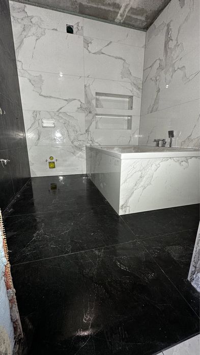 Плиточник Укладка плитки різного формату.