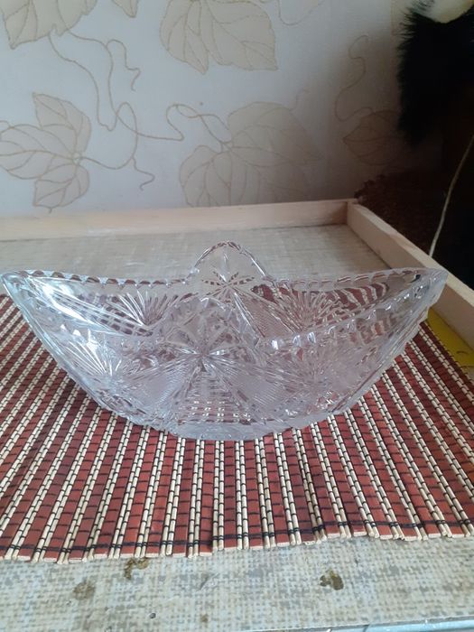 Вазочка и другая посуда.