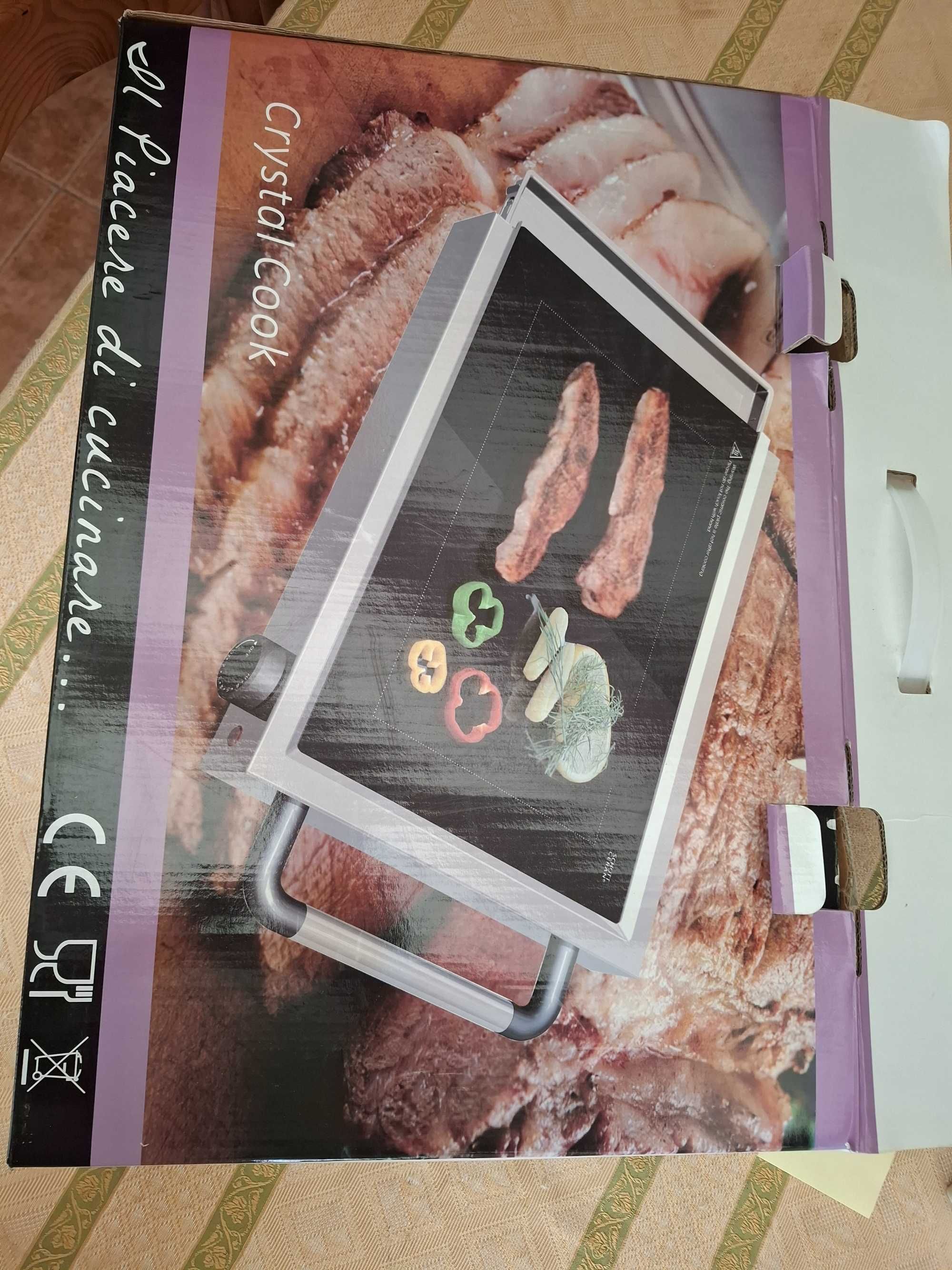 Grelhador eléctrico de mesa em vidro.