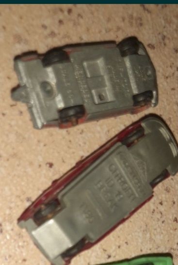 Lote 2 miniaturas (portes incluidos )