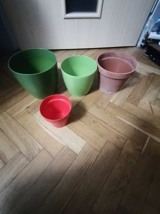 Doniczki używane kolorowe plastikowe