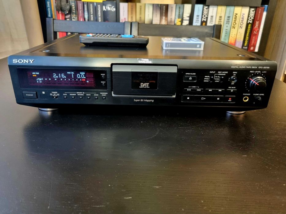 Magnetofon cyfrowy SONY DAT DTC-ZE700 + Pilot