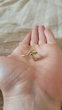 Pierścionek złoty z brylantami i perłą