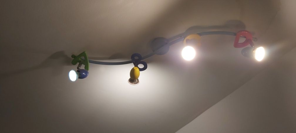 Lampa kolorowa do pokoju dziecięcego