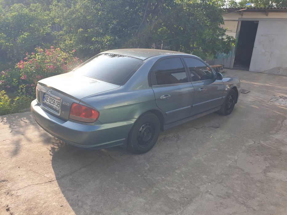 Хундай соната 2004 року