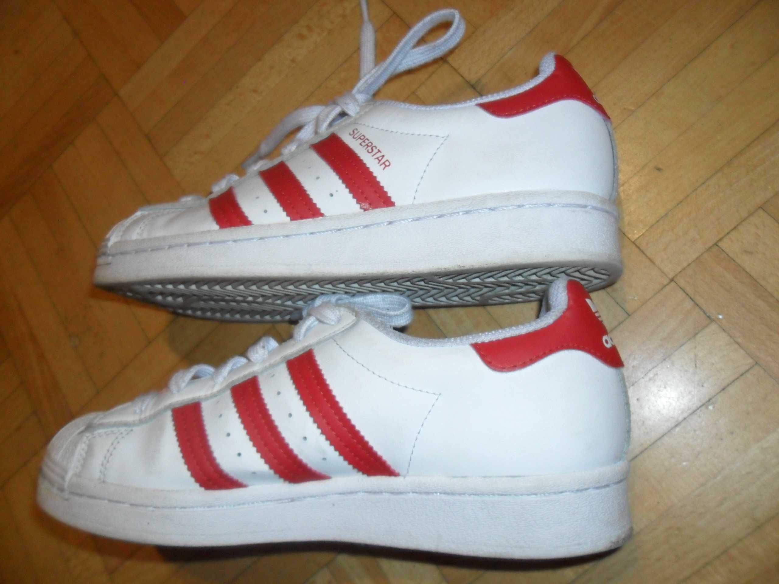 Buty dziecięce adidas.