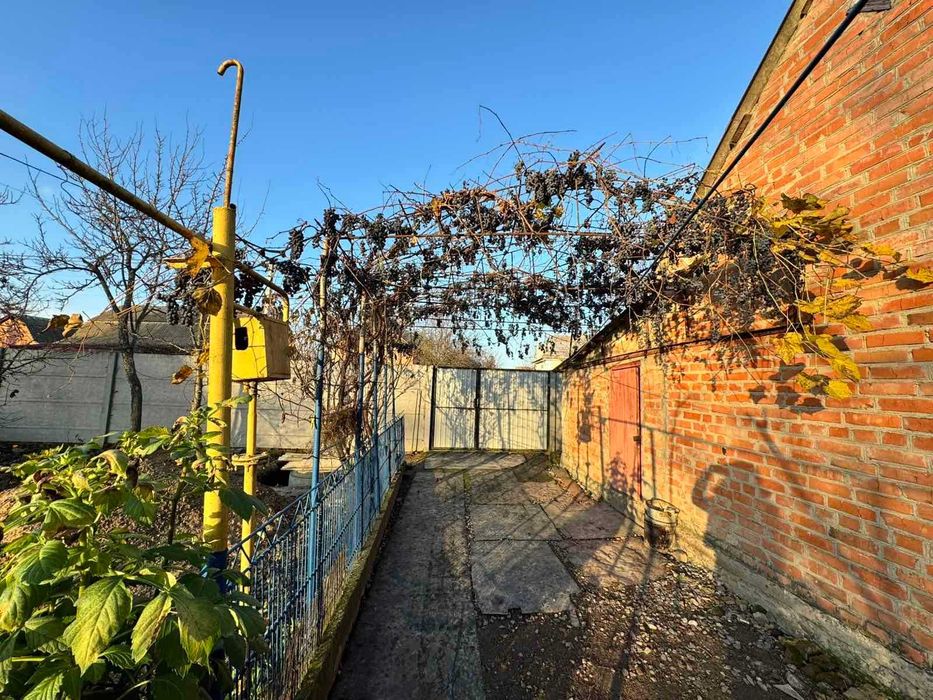 Продаж окремостоячого будинку в смт Турбів