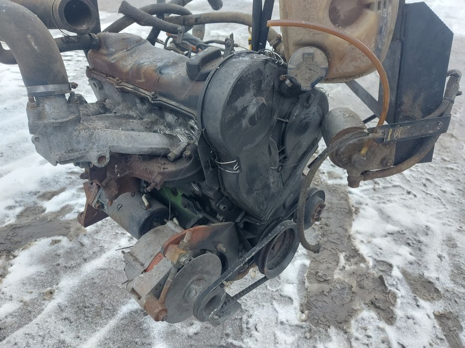 Silnik do ładowarki miniładowarki koparki wozidła 4cyl alternator