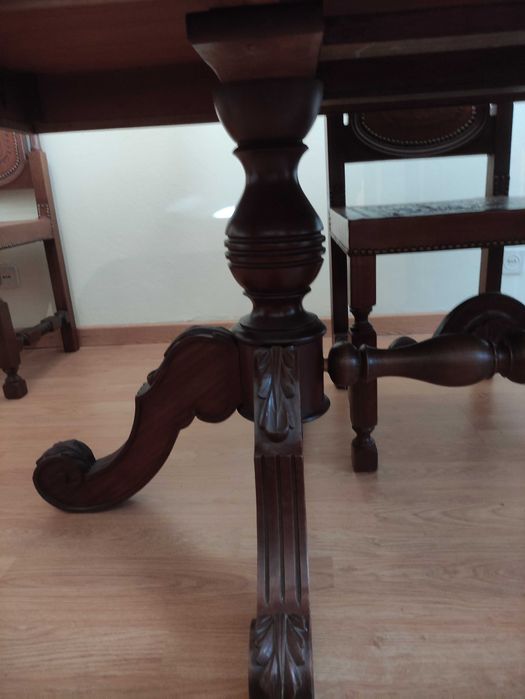 Mesa madeira e cadeiras