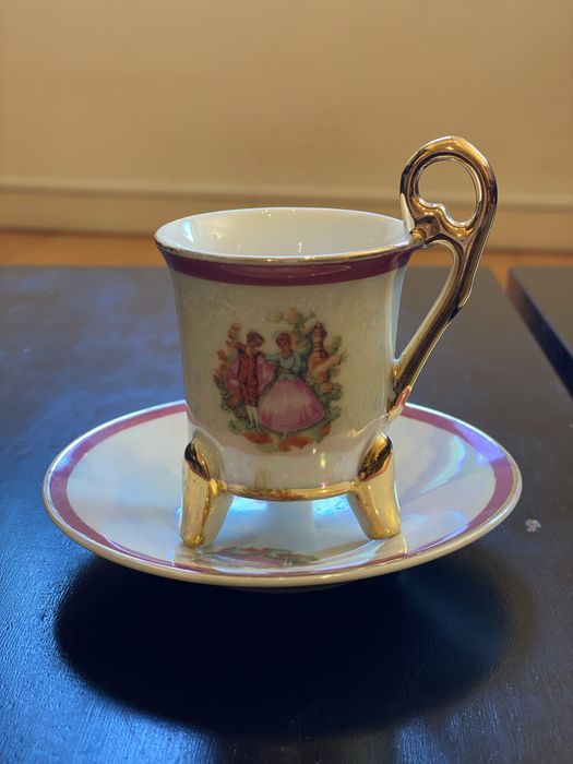 Chávena decorativa com pires em porcelana