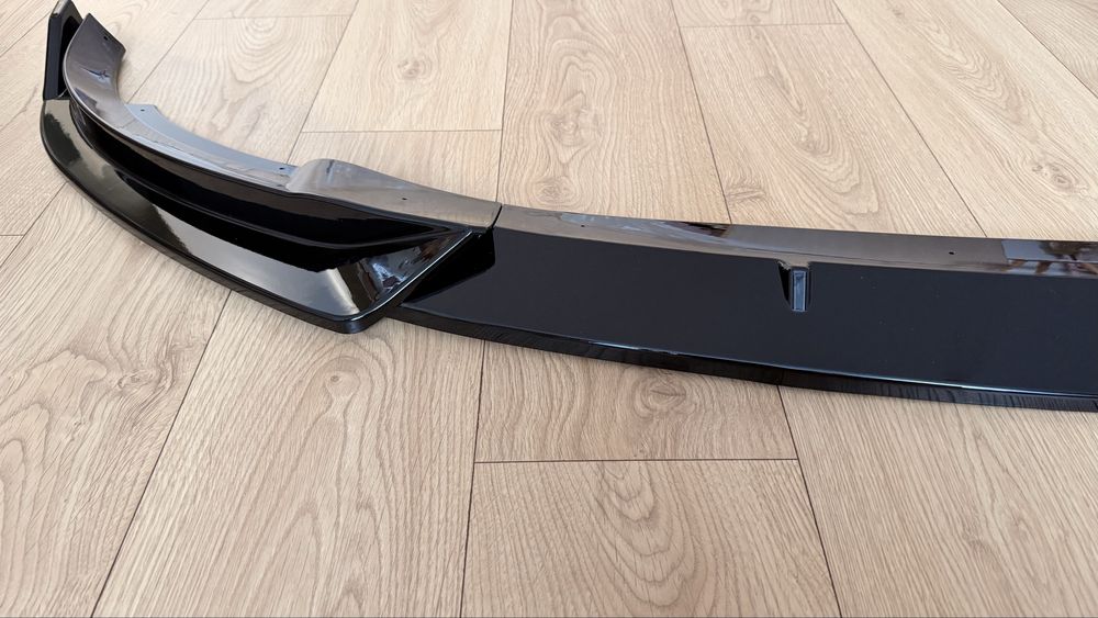 Губа, сплітер переднього бампера чорний глянець Tesla модел Y