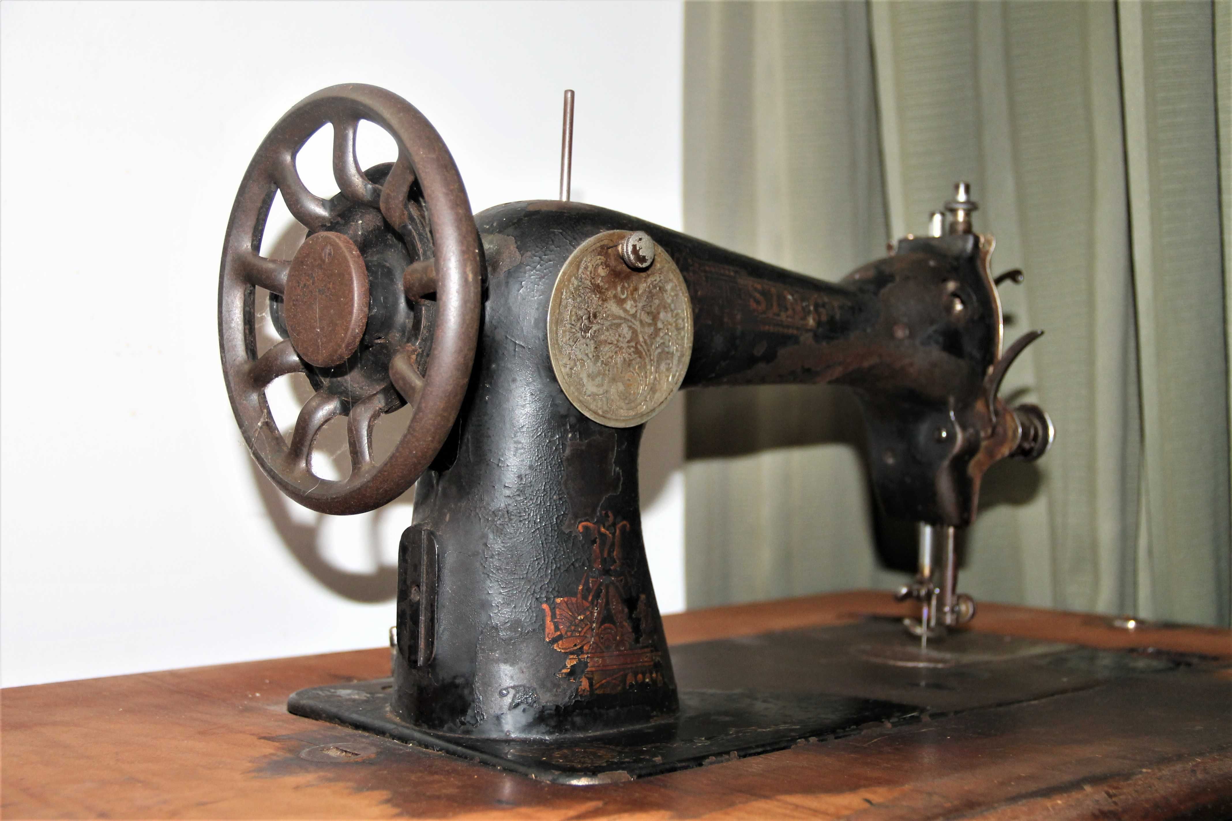 Antiga máquina de costura SINGER