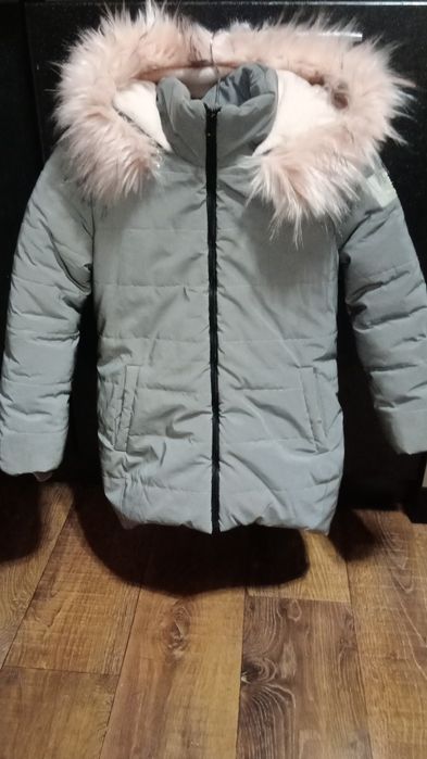 Зимняя куртка очень теплая,со семным капюшоном,светоотражающая,фирменн