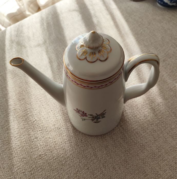 Elegância na sua mesa: Cafeteira/Leiteira Vista Alegre