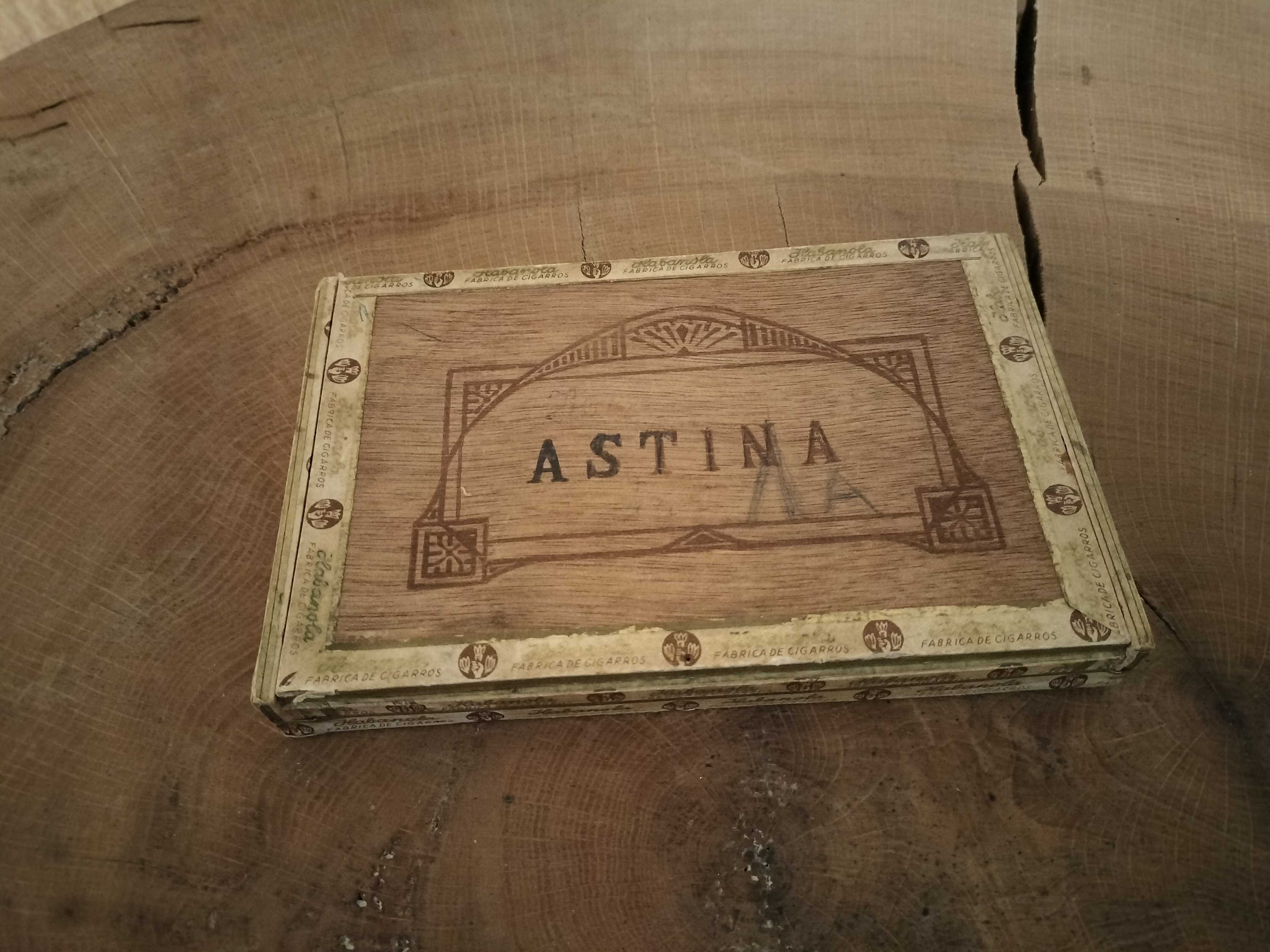 stare drewniane pudełko na cygara nr 1