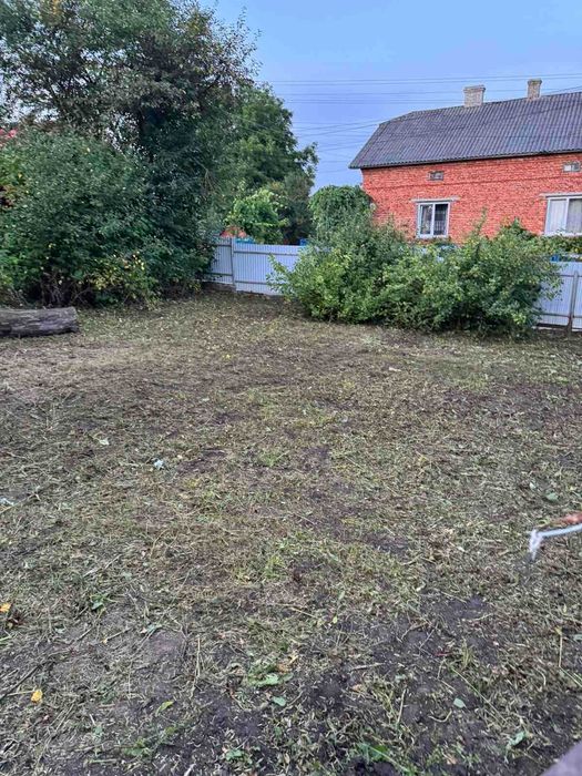 Продається житловий будинок в селищі Козова.