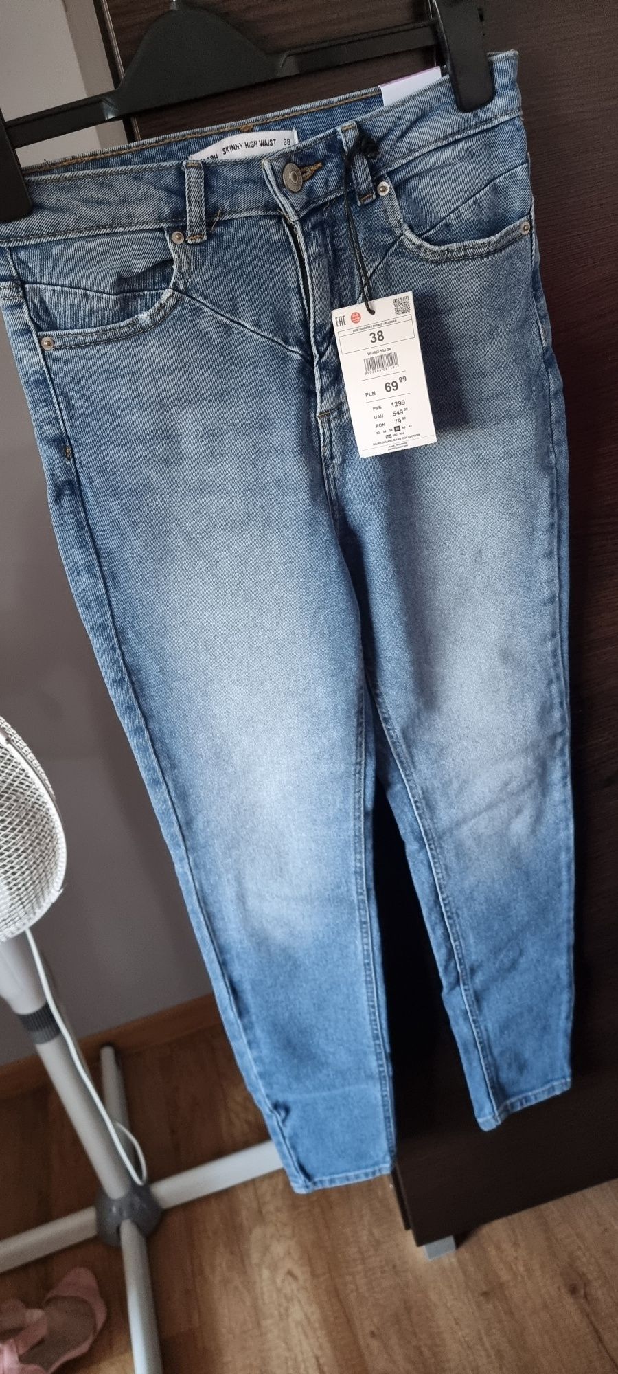 Spodnie jeansowe  nowe SM