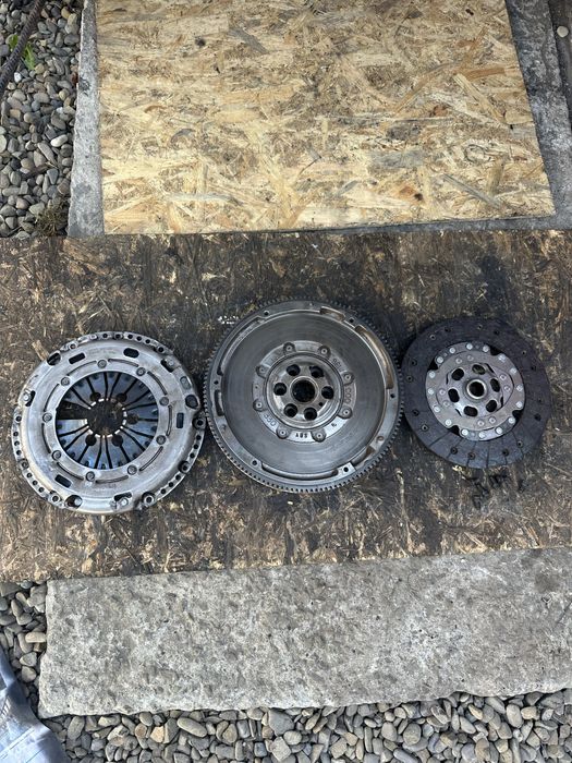 Маховик Демфер 1.9 5ст Октавія А-5 Пассат Б-6 Товран Гольф5 Кадді Okta