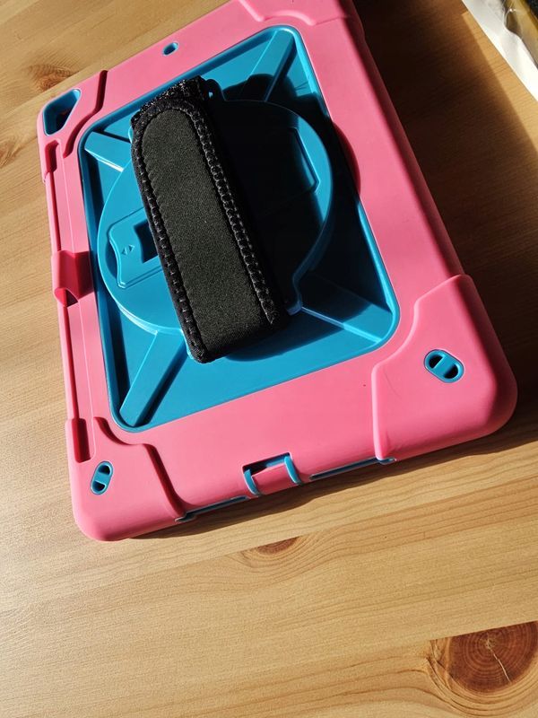 Etui Obudowa Case na Tablet iPad 6/5/Air 2/Pro 9.7" z Paskiem Pancerny