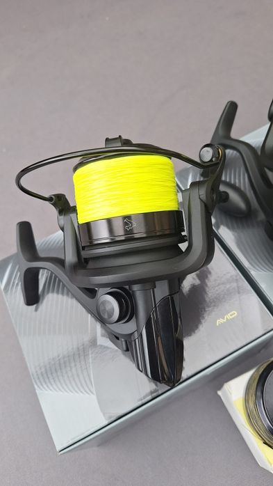 3 sztuki Avid Carp AV8000 kołowrotek karpiowy big pit jak nowe