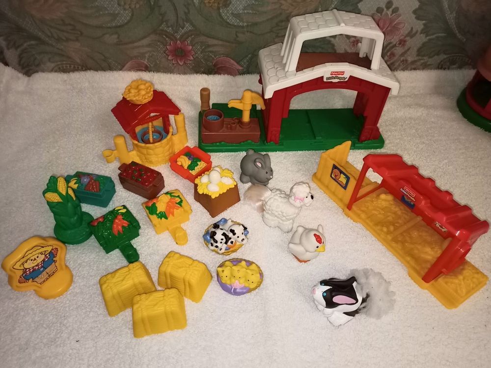 Fisher price комплектами або частинами