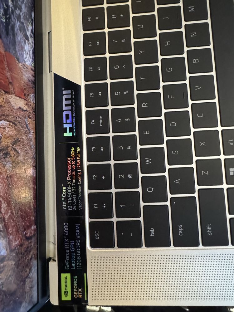 RAZER BLADE 16 Mercury HIT Cena