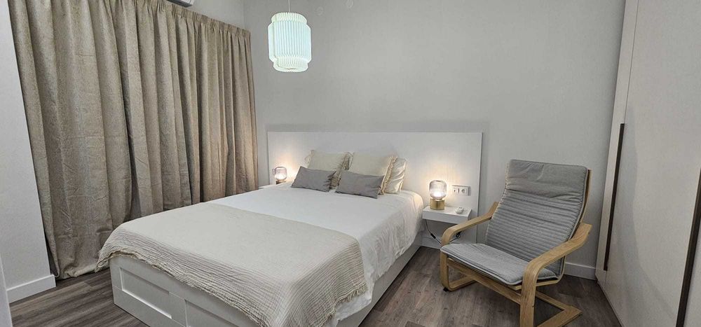 Apartamento remodelado T1 90m2 (60m2 T1 r/c + 30m2 Cave)