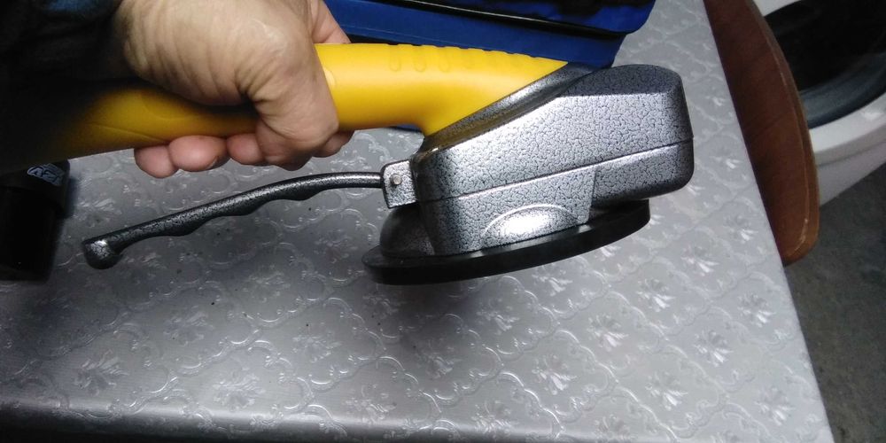 Ventosa vibratória, com 2 baterias, carregador e mala, NOVO.