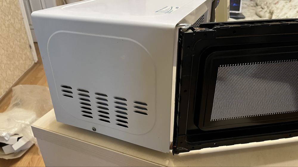 Мікрохвильова піч на запчастини Samsung, модель MW63FR